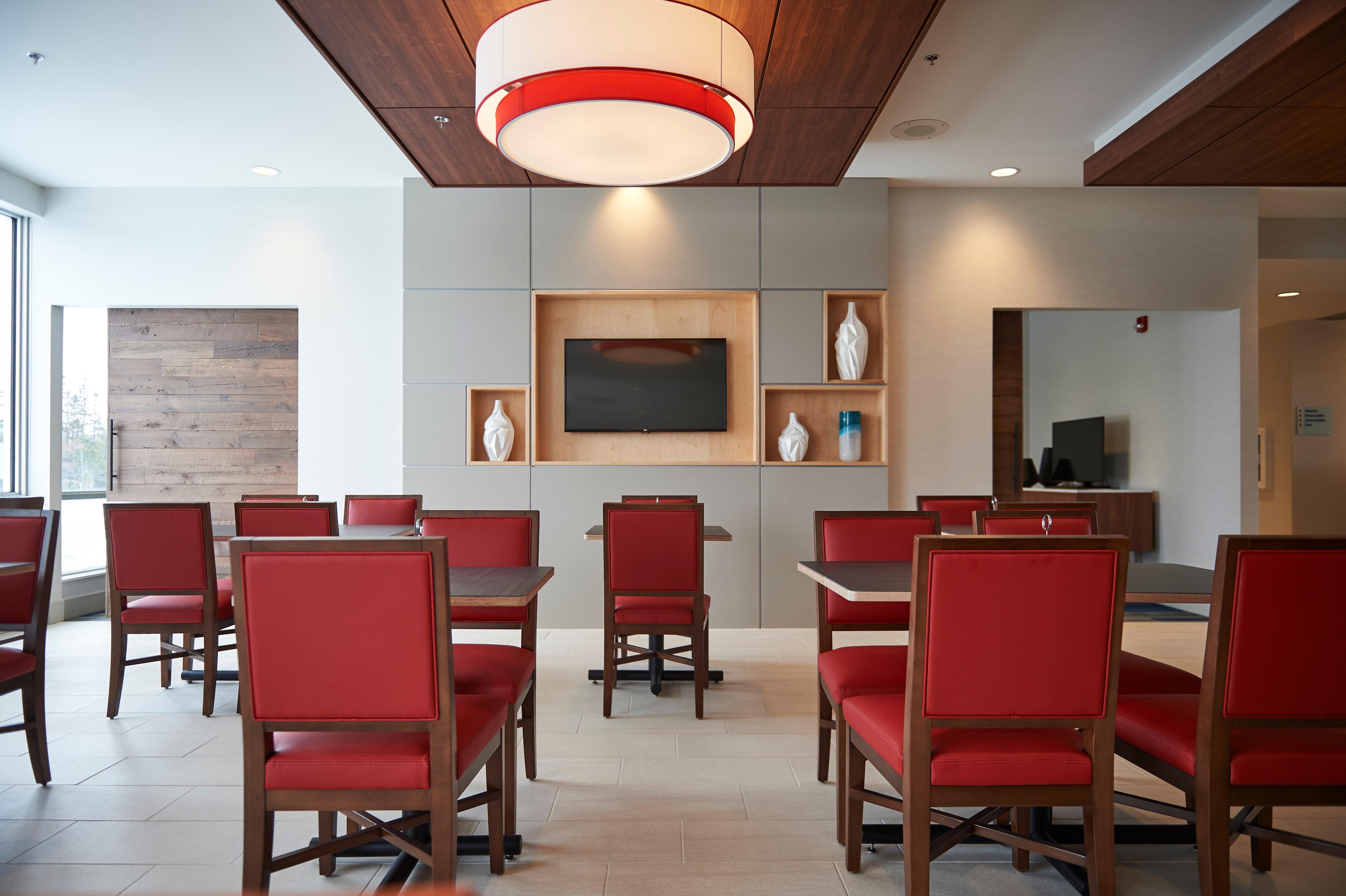 Holiday Inn Express & Suites St. John'S Airport By Ihg Exterior photo